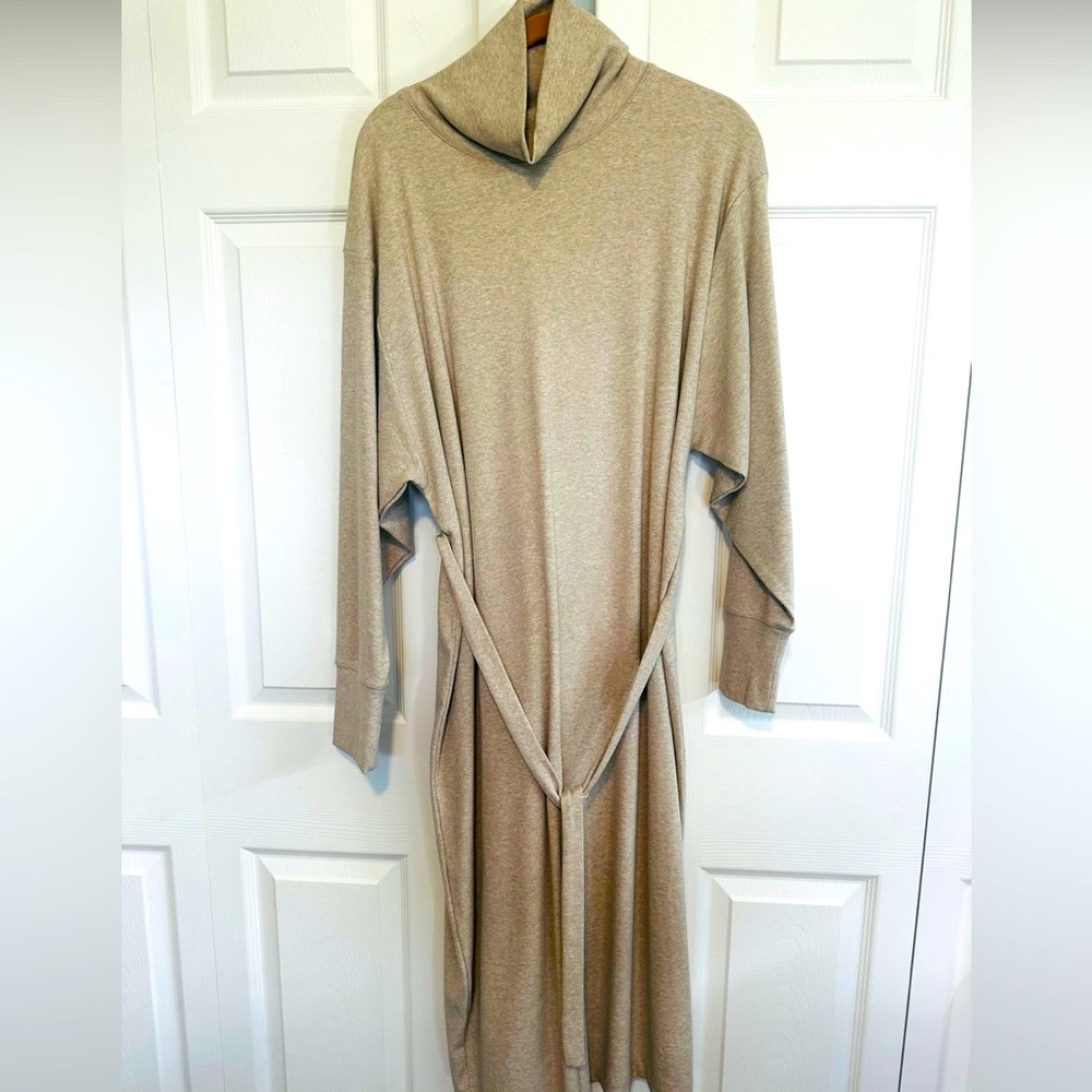 Prologue Beige/Taupe Lightweight Turtleneck Ribbed Knit Dress w/Belt
Size Large